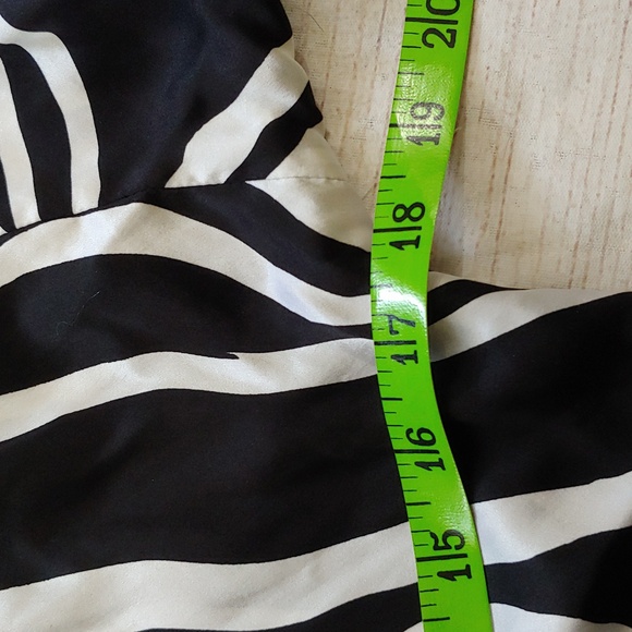 Cache Bold Black & White Silk Top - Picture 8 of 9